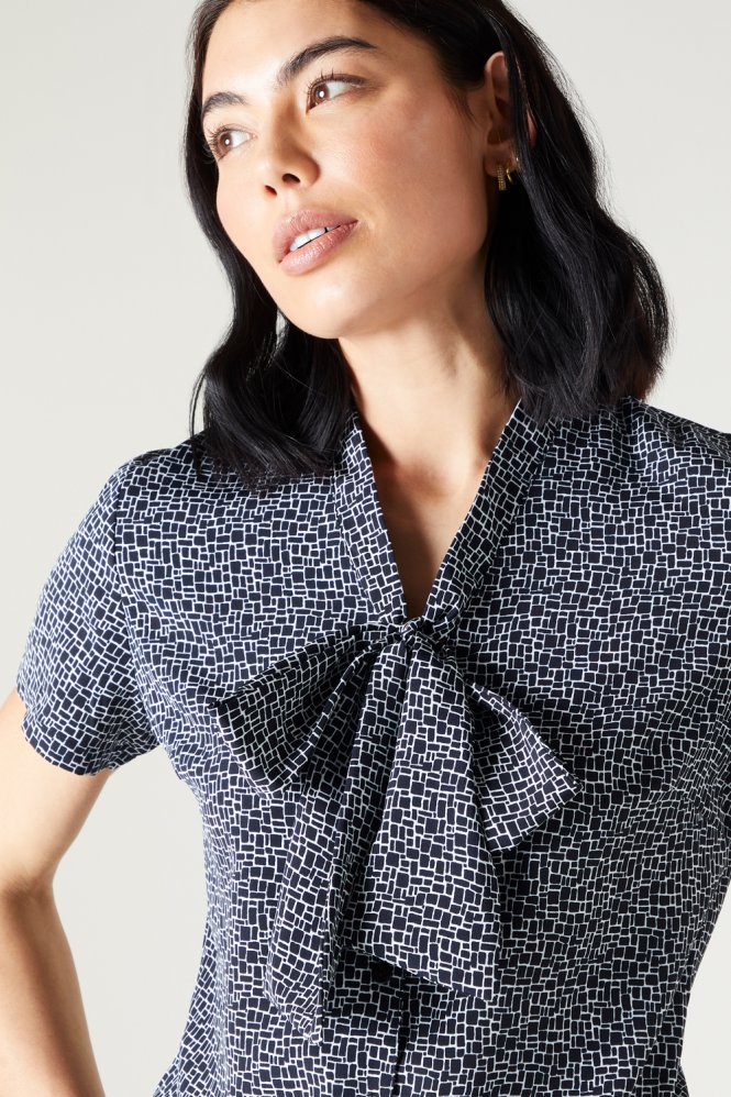 SJ Women's Low Tie Print Blouse Black Mosaic